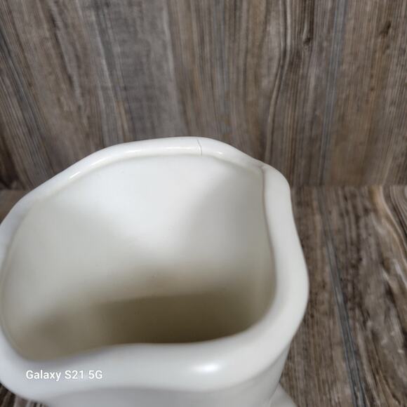 Vintage Hull Vase F 69, Matte White, Swirl Base 9-12" - Picture 5 of 7